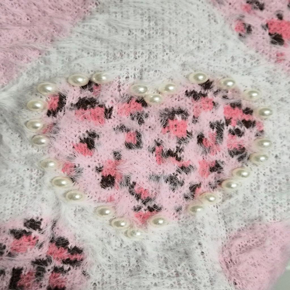 Pink and White Leopard Print Heart Pattern Women's Sweater Size Large NWOT - Picture 4 of 15